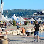 Case de vacanță Avelia - Sea View Jacuzzi Retreat *