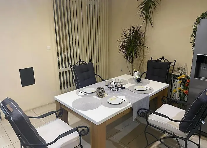 Luxury Seaside With Jacuzzi & Garden - Warna