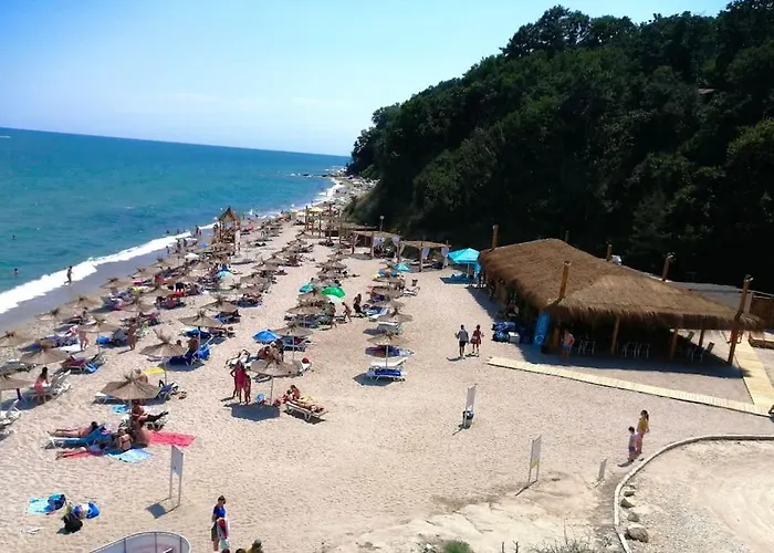 Luxury Seaside With Jacuzzi & Garden - Warna