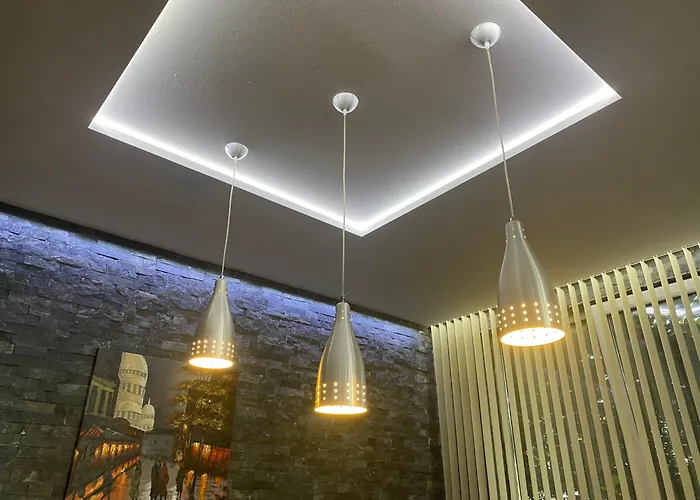 Dom wakacyjny Luxury Seaside With Jacuzzi & Garden -