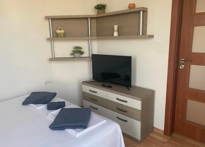 Dom wakacyjny Luxury Seaside With Jacuzzi & Garden - *