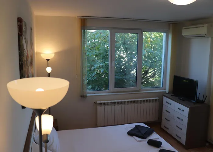 Dom wakacyjny Luxury Seaside With Jacuzzi & Garden - Warna