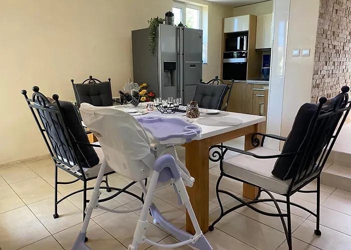 Luxury Seaside With Jacuzzi & Garden - Warna