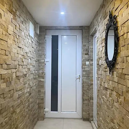 Hébergement de vacances Luxury Seaside With Jacuzzi & Garden -