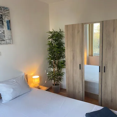 Hébergement de vacances Luxury Seaside With Jacuzzi & Garden -