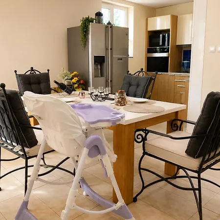 Avelia - Sea View Jacuzzi Retreat בית נופש וארנה